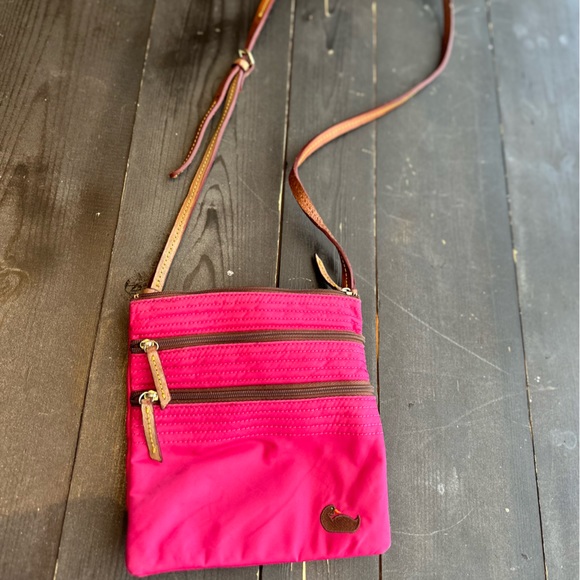 Dooney & Bourke Handbags - Vintage Dooney and Bourke crossbody purse